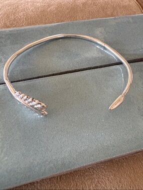 Stella & Dot Arrow Motif Open Cuff Bracelet